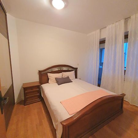 3 Bedroom Home With Parking Garage In The Heart Of Skopie Exterior foto