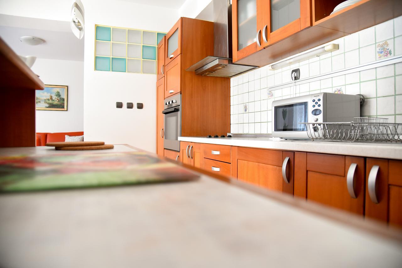 3 Bedroom Home With Parking Garage In The Heart Of Skopie Exterior foto